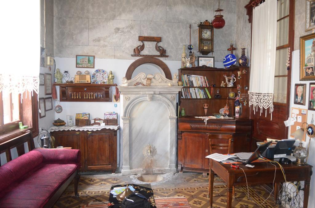 Bonjour Pension Ayvalik Ngoại thất bức ảnh